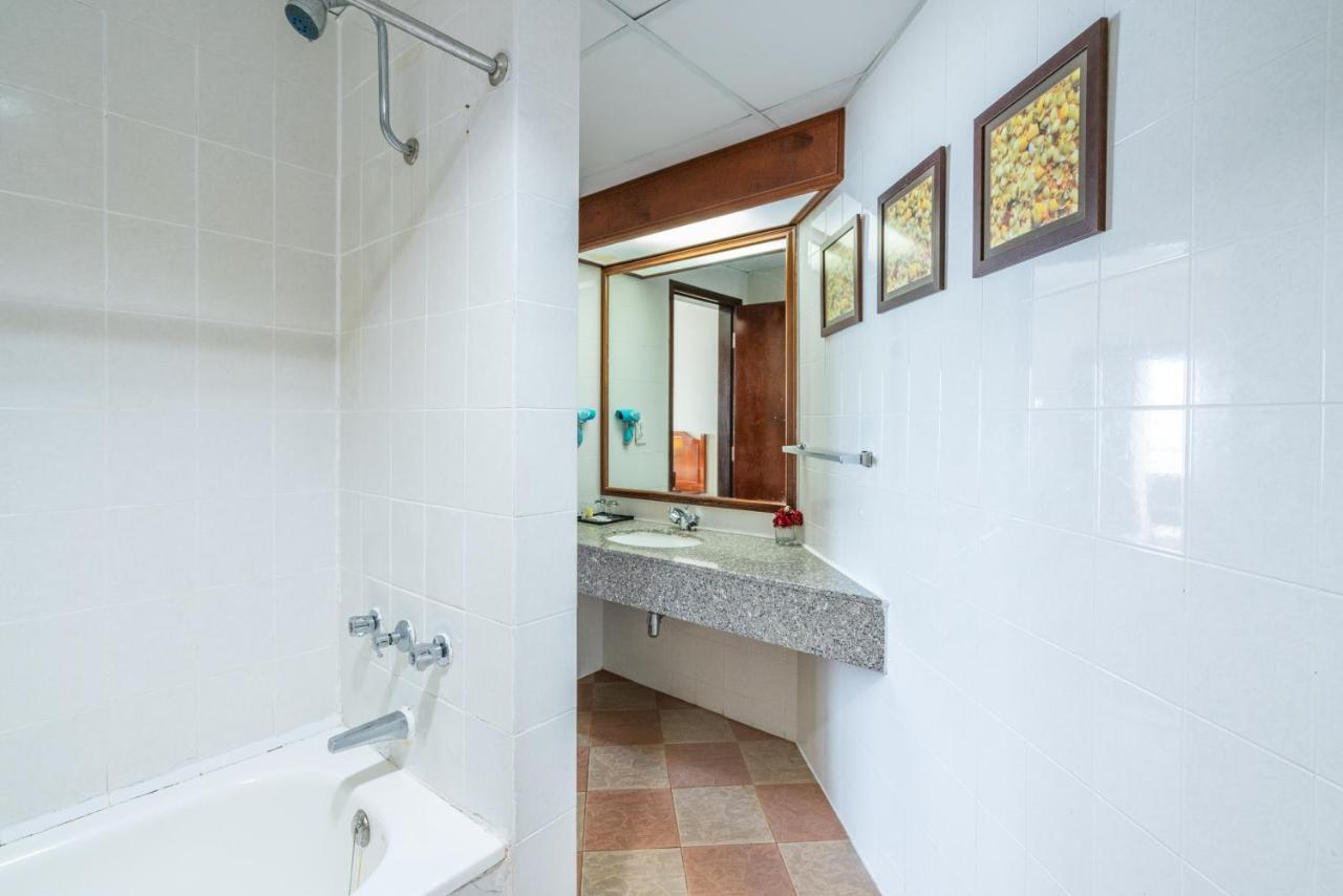 Seaview Deluxe Studio Couples Room S Tanjung Bungah (Penang) Eksteriør bilde